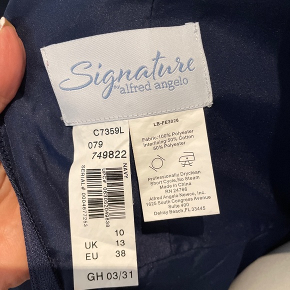 Signature Alfred Angelo dress - Picture 5 of 5